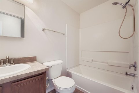 Townhouse in Brandon, Florida 3 bedrooms, 137.4 sq.m. № 1875933 - photo 23