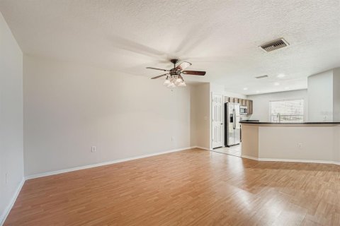 Townhouse in Brandon, Florida 3 bedrooms, 137.4 sq.m. № 1875933 - photo 6