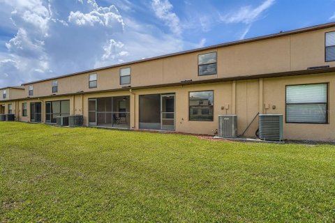Townhouse in Brandon, Florida 3 bedrooms, 137.4 sq.m. № 1875933 - photo 28