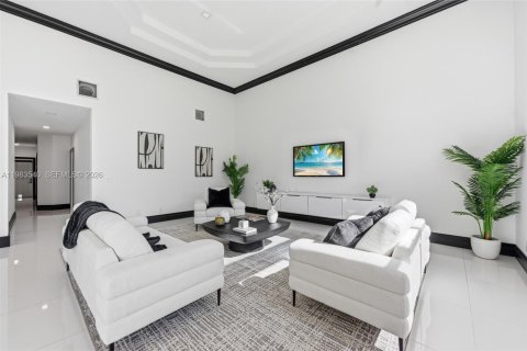 House in Davie, Florida 4 bedrooms, 374.02 sq.m. № 2049695 - photo 21