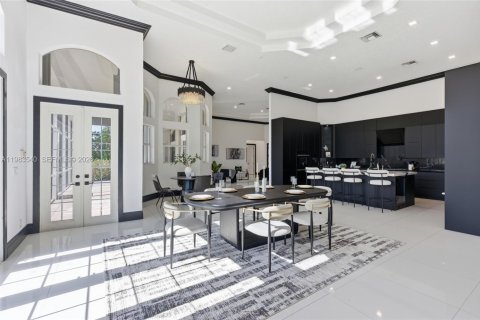 House in Davie, Florida 4 bedrooms, 374.02 sq.m. № 2049695 - photo 12