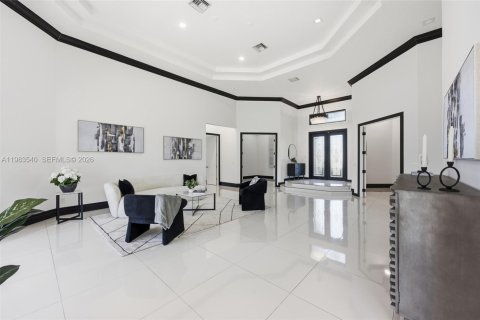 House in Davie, Florida 4 bedrooms, 374.02 sq.m. № 2049695 - photo 3