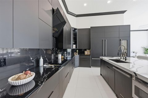 House in Davie, Florida 4 bedrooms, 374.02 sq.m. № 2049695 - photo 17