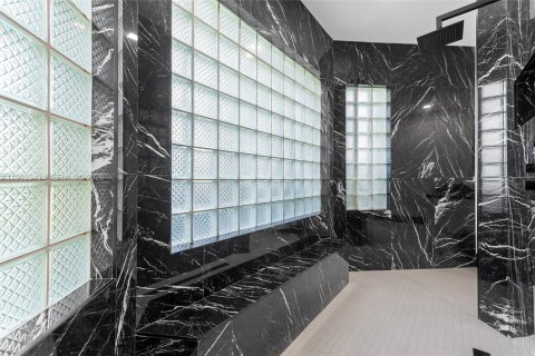 House in Davie, Florida 4 bedrooms, 374.02 sq.m. № 2049695 - photo 28