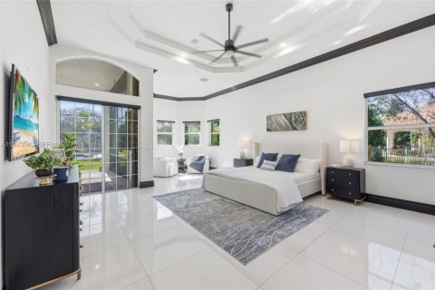 House in Davie, Florida 4 bedrooms, 374.02 sq.m. № 2049695 - photo 25