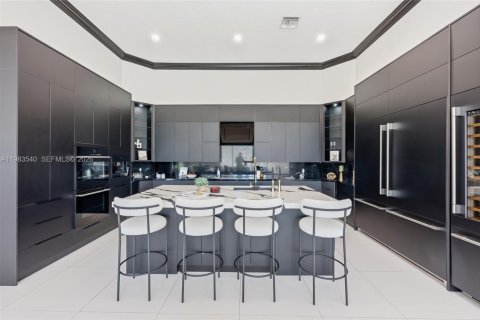 House in Davie, Florida 4 bedrooms, 374.02 sq.m. № 2049695 - photo 15