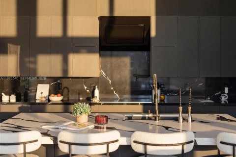 House in Davie, Florida 4 bedrooms, 374.02 sq.m. № 2049695 - photo 18