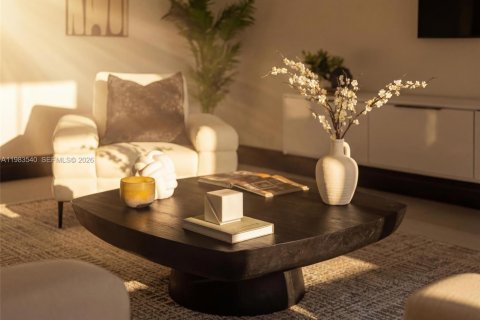 House in Davie, Florida 4 bedrooms, 374.02 sq.m. № 2049695 - photo 24