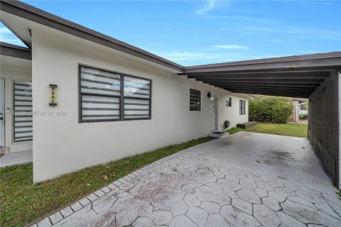 House in Miami, Florida 3 bedrooms, 114.55 sq.m. № 2042453 - photo 2