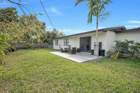 House in Miami, Florida 3 bedrooms, 114.55 sq.m. № 2042453 - photo 12