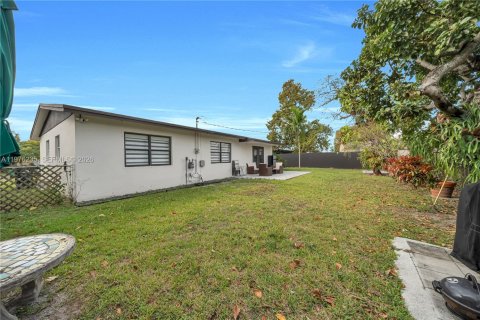 House in Miami, Florida 3 bedrooms, 114.55 sq.m. № 2042453 - photo 14