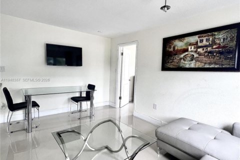 Apartamento en alquiler en Hollywood, Florida, 1 dormitorio, 167.04 m2 № 2004380 - foto 5