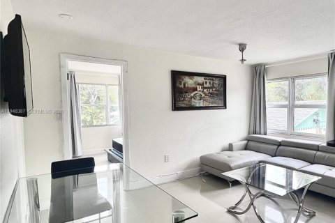 Apartamento en alquiler en Hollywood, Florida, 1 dormitorio, 167.04 m2 № 2004380 - foto 4