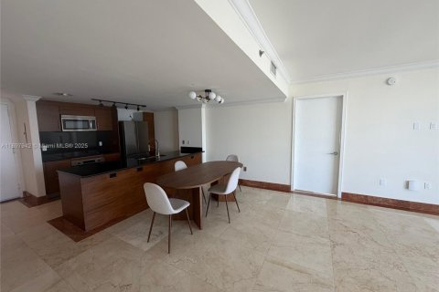 Condo in Miami, Florida, 2 bedrooms  № 2052832 - photo 9