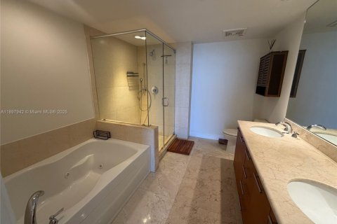 Condo in Miami, Florida, 2 bedrooms  № 2052832 - photo 16