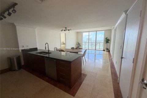 Condo in Miami, Florida, 2 bedrooms  № 2052832 - photo 6