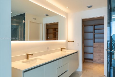 Снять в аренду кондоминиум в Майами, Флорида 3 спальни, 152.45м2, № 2080136 - фото 27