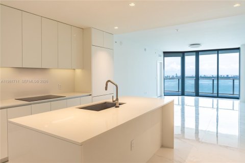 Снять в аренду кондоминиум в Майами, Флорида 3 спальни, 152.45м2, № 2080136 - фото 15