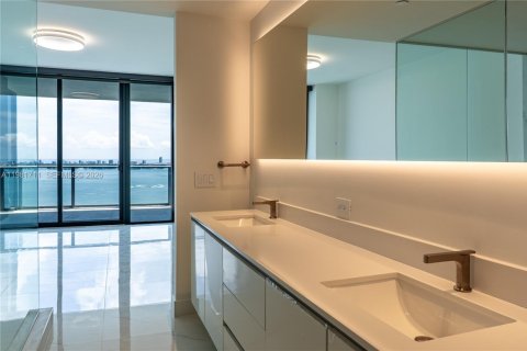 Снять в аренду кондоминиум в Майами, Флорида 3 спальни, 152.45м2, № 2080136 - фото 26