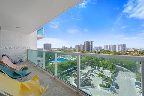 Condo in Aventura, Florida, 2 bedrooms  № 2036377 - photo 22