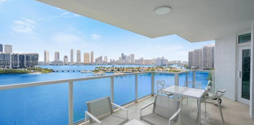 Condo à Aventura, Floride, 2 chambres  № 2036377