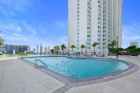 Condo in Aventura, Florida, 2 bedrooms  № 2036377 - photo 29