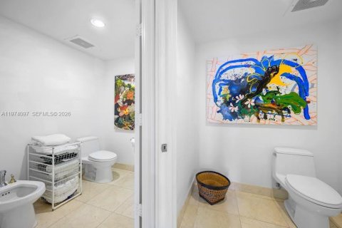 Condo in Aventura, Florida, 2 bedrooms  № 2036377 - photo 17