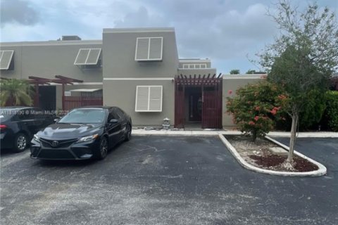 Adosado en venta en Pembroke Pines, Florida, 3 dormitorios, 156.63 m2 № 1777610 - foto 5