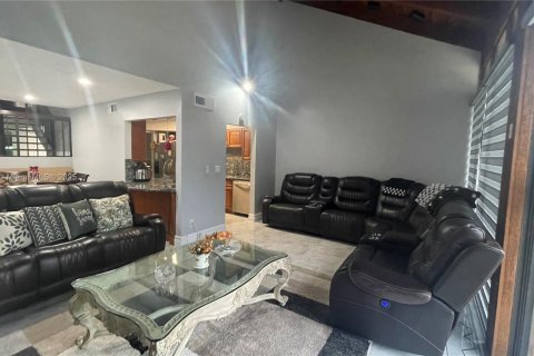 Adosado en venta en Pembroke Pines, Florida, 3 dormitorios, 156.63 m2 № 1777610 - foto 16