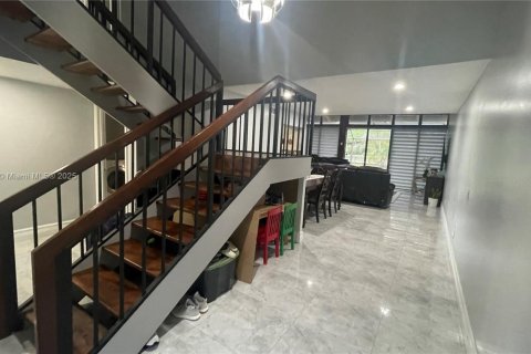 Adosado en venta en Pembroke Pines, Florida, 3 dormitorios, 156.63 m2 № 1777610 - foto 19
