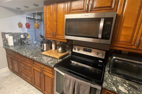 Adosado en venta en Pembroke Pines, Florida, 3 dormitorios, 156.63 m2 № 1777610 - foto 13