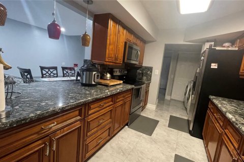 Adosado en venta en Pembroke Pines, Florida, 3 dormitorios, 156.63 m2 № 1777610 - foto 6
