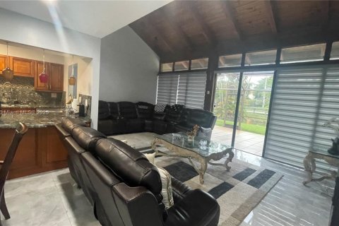 Adosado en venta en Pembroke Pines, Florida, 3 dormitorios, 156.63 m2 № 1777610 - foto 17