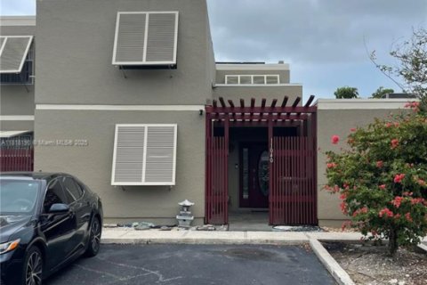 Adosado en venta en Pembroke Pines, Florida, 3 dormitorios, 156.63 m2 № 1777610 - foto 3