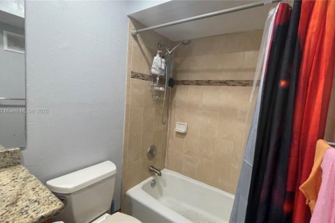 Adosado en venta en Pembroke Pines, Florida, 3 dormitorios, 156.63 m2 № 1777610 - foto 26