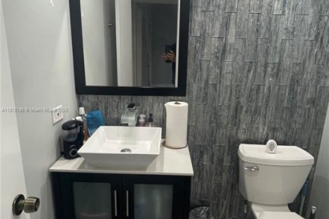 Adosado en venta en Pembroke Pines, Florida, 3 dormitorios, 156.63 m2 № 1777610 - foto 28