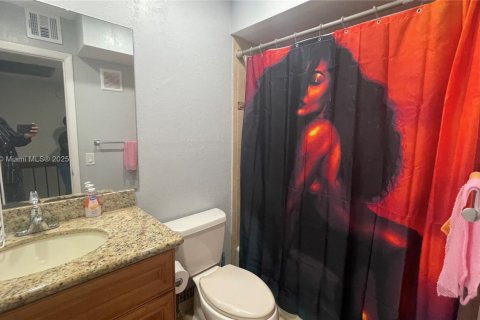 Adosado en venta en Pembroke Pines, Florida, 3 dormitorios, 156.63 m2 № 1777610 - foto 24