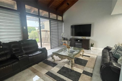 Adosado en venta en Pembroke Pines, Florida, 3 dormitorios, 156.63 m2 № 1777610 - foto 20