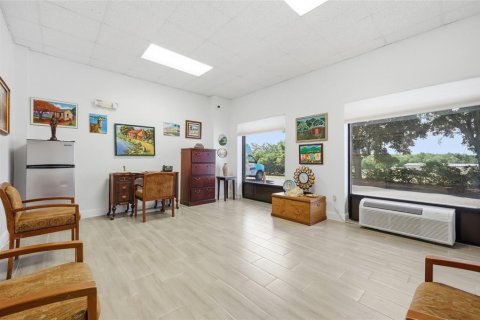 Commercial property in Mount Dora, Florida 104.52 sq.m. № 2213992 - photo 8
