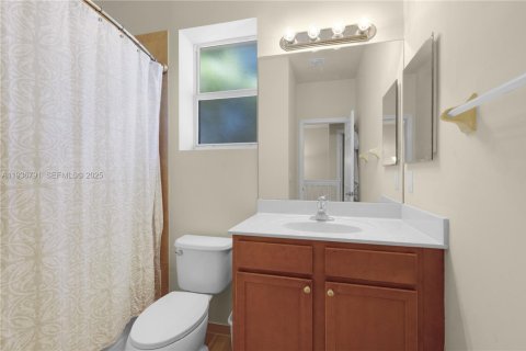 Adosado en venta en Miami, Florida, 4 dormitorios, 179.3 m2 № 1994660 - foto 18