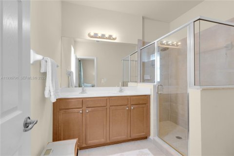 Adosado en venta en Miami, Florida, 4 dormitorios, 179.3 m2 № 1994660 - foto 17