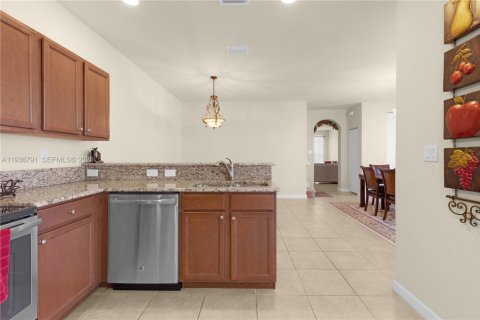 Adosado en venta en Miami, Florida, 4 dormitorios, 179.3 m2 № 1994660 - foto 12