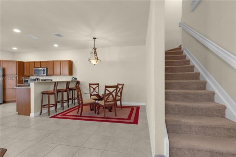 Adosado en venta en Miami, Florida, 4 dormitorios, 179.3 m2 № 1994660 - foto 4