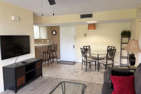 Copropriété à vendre à Port Charlotte, Floride: 2 chambres, 72.74 m2 № 2387698 - photo 3