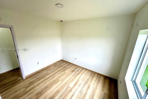 Casa en venta en Florida City, Florida, 8 dormitorios № 1998435 - foto 17