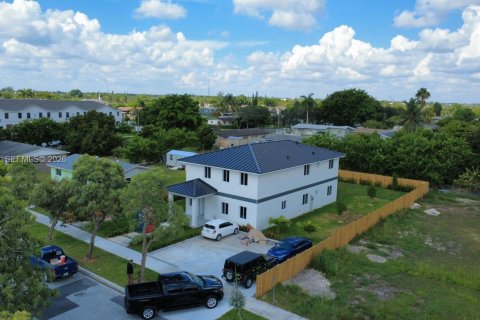 Casa en venta en Florida City, Florida, 8 dormitorios № 1998435 - foto 9
