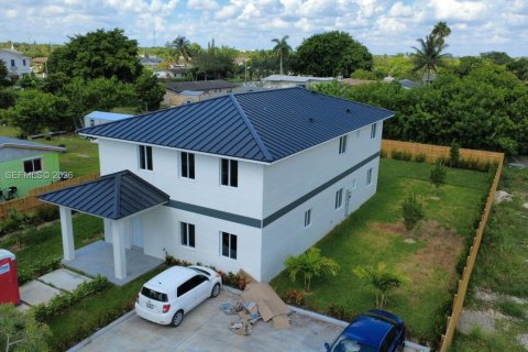 Casa en venta en Florida City, Florida, 8 dormitorios № 1998435 - foto 2