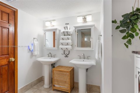Touwnhouse à vendre à Miami, Floride: 2 chambres, 167.22 m2 № 1845470 - photo 28