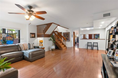 Touwnhouse à vendre à Miami, Floride: 2 chambres, 167.22 m2 № 1845470 - photo 9