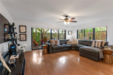 Touwnhouse à vendre à Miami, Floride: 2 chambres, 167.22 m2 № 1845470 - photo 12